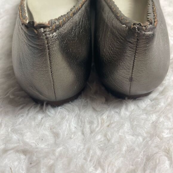 Louise Et Cie Caynlee  synthetic leather Pewter GoldScalloped Edges Flats SZ11M - Picture 6 of 7
